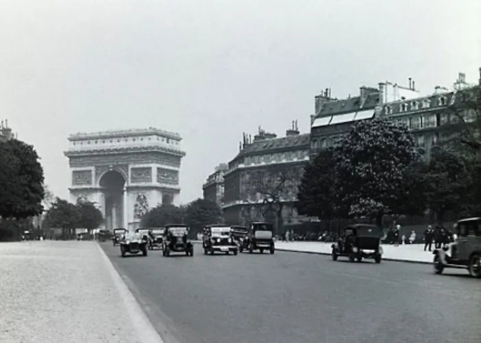 Avenue Foch Arc De Triomphe Champs-elysees *